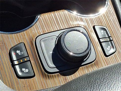 Used 2023 GMC Acadia SLE w/ Driver Convenience Package image 24