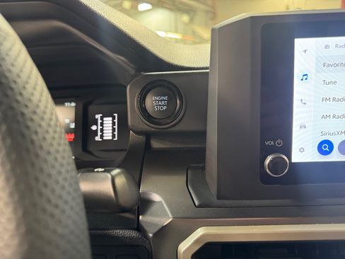 Certified 2025 Toyota Tacoma SR5 AWD/4WD image 30