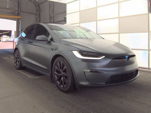 Used 2023 Tesla Model X Plaid image 5