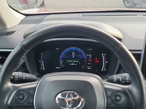 Used 2023 Toyota Corolla Cross XLE image 15