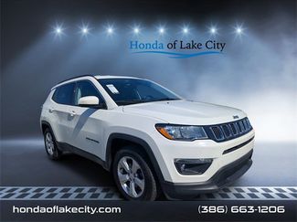 Used 2017 Jeep Compass Latitude image 1