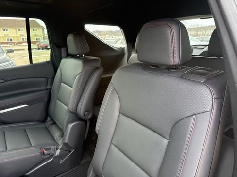 Used 2025 Chevrolet Traverse Z71 w/ Enhanced Driving Package image 41