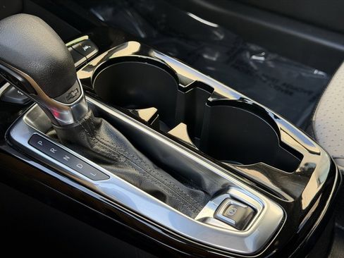 Used 2024 Chevrolet Trax LT w/ Sunroof Package image 16