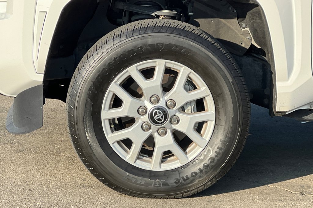 Certified 2025 Toyota Tacoma SR5 AWD/4WD image 28