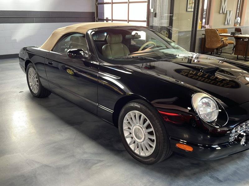 Used 2005 Ford Thunderbird RWD image 9