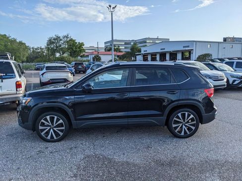 Certified 2023 Volkswagen Taos SE image 2