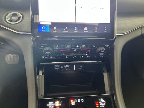 New 2025 Jeep Grand Cherokee Overland image 31