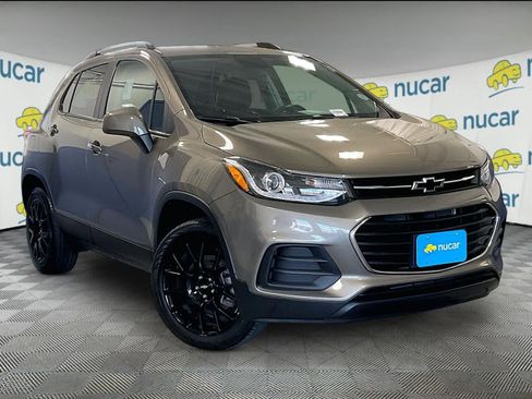 Used 2022 Chevrolet Trax LT w/ Driver Confidence Package AWD/4WD image 1