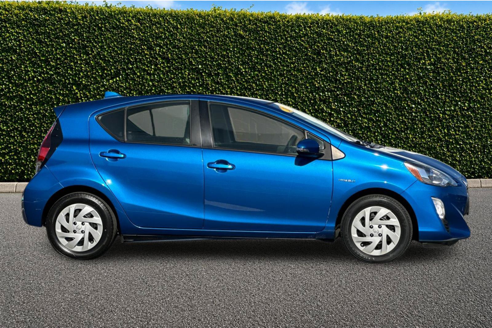 Used 2016 Toyota Prius C One FWD image 3
