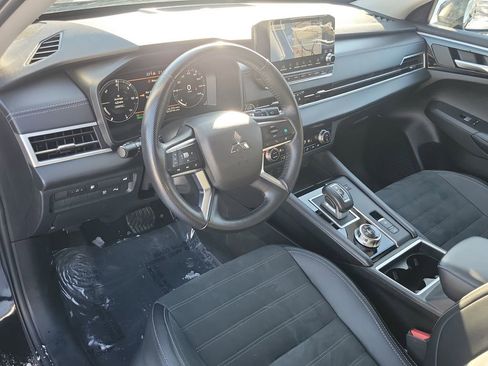 Used 2024 Mitsubishi Outlander SE image 16