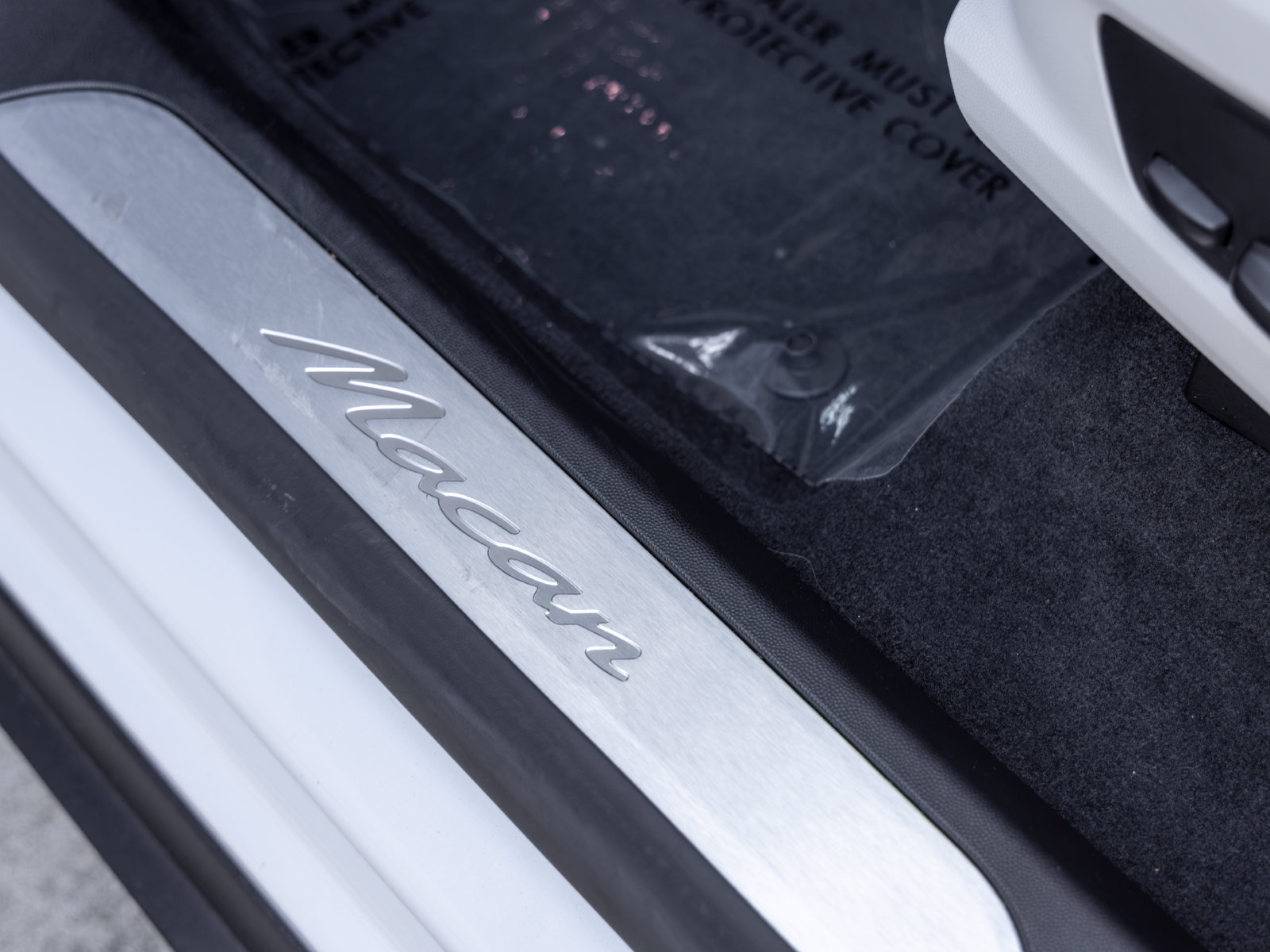 Certified 2025 Porsche Macan Electric RWD image 27