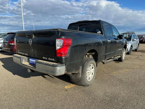 Used 2017 Nissan Titan SV image 3