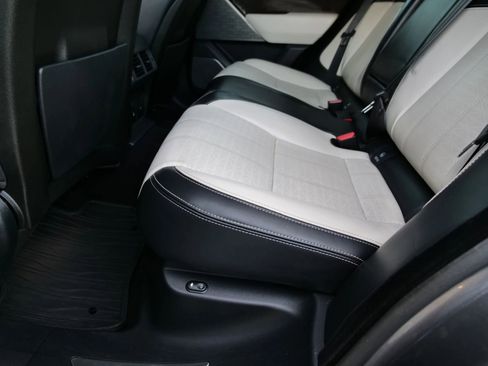 Used 2018 Land Rover Range Rover Velar R-Dynamic HSE image 13