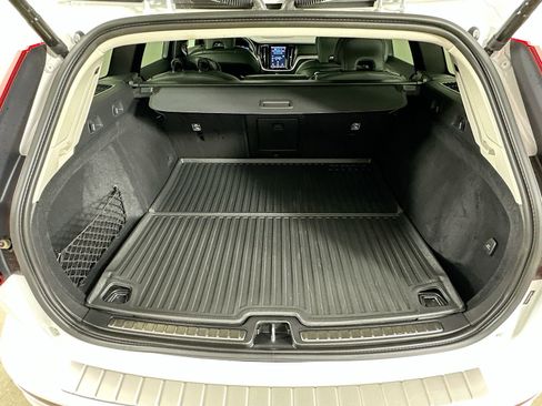 Used 2023 Volvo V60 B5 Cross Country Ultimate w/ Climate Package AWD/4WD image 38
