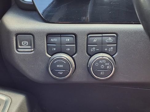 Used 2024 Chevrolet Silverado 1500 LT Trail Boss w/ Convenience Package II AWD/4WD image 19