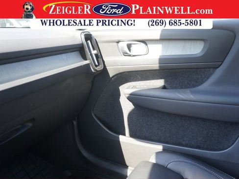 Used 2023 Volvo XC40 B5 Plus w/ Protection Package Premier image 34