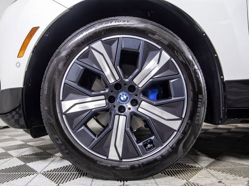 Used 2023 BMW iX xDrive50 w/ Sport Package AWD/4WD image 38