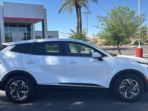 Used 2023 Kia Sportage LX image 8