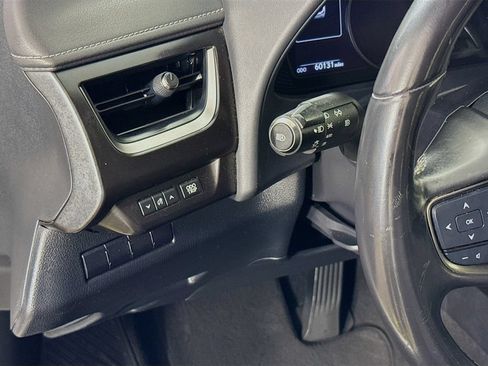 Used 2020 Lexus UX 200 w/ Accessory Package FWD image 11