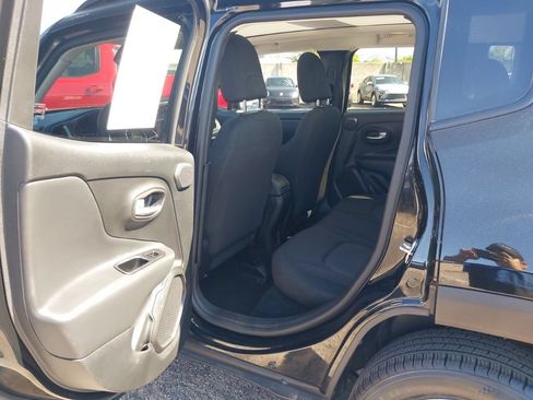 Used 2023 Jeep Renegade Latitude w/ Sun & Fun Group AWD/4WD image 7