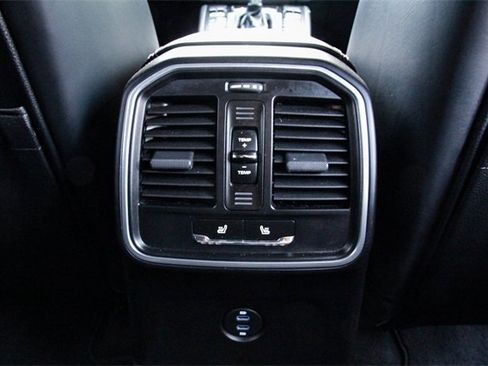 Used 2020 Porsche Macan S image 36