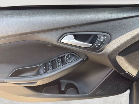 Used 2018 Ford Focus SE FWD image 6
