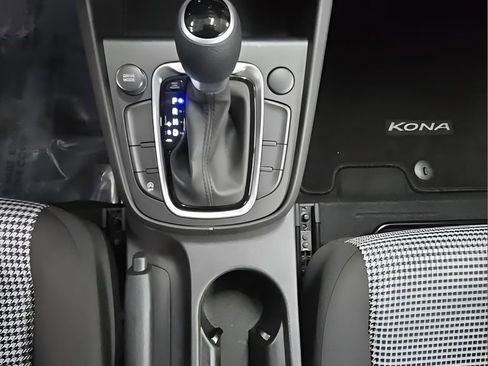 Certified 2022 Hyundai Kona SE w/ Cargo Package image 27