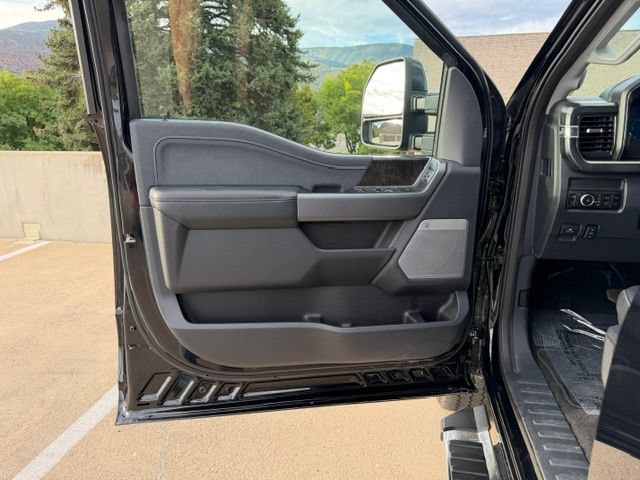 Used 2025 Ford F250 Lariat AWD/4WD image 10