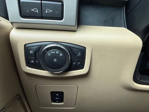 Used 2015 Ford F150 Lariat w/ Equipment Group 501A Mid AWD/4WD image 18