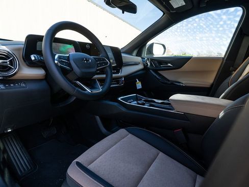 New 2026 Chevrolet Equinox ACTIV image 13