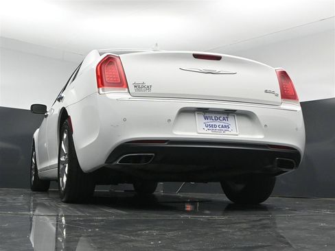 Used 2017 Chrysler 300 C w/ Safetytec Plus Group AWD/4WD image 32