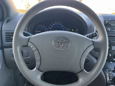 Used 2006 Toyota Sienna LE FWD image 13