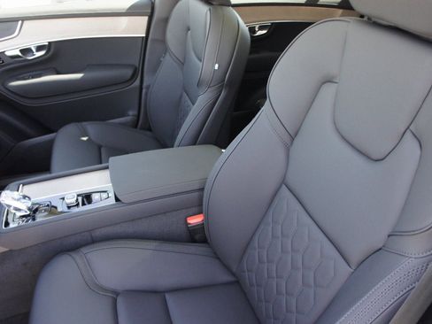 New 2025 Volvo XC90 T8 Core w/ Climate Package image 22