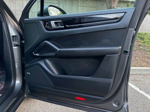 Used 2020 Porsche Cayenne S w/ Premium Package image 43