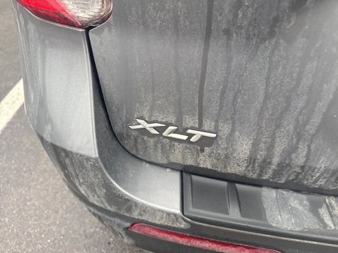 Used 2022 Ford Explorer XLT w/ Equipment Group 202A image 6