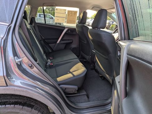 Used 2017 Toyota RAV4 LE FWD image 33
