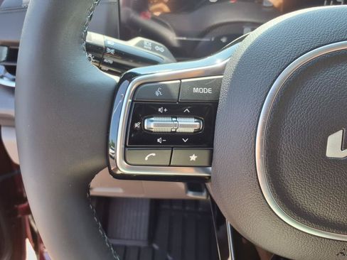 Used 2025 Kia Carnival EX FWD image 20