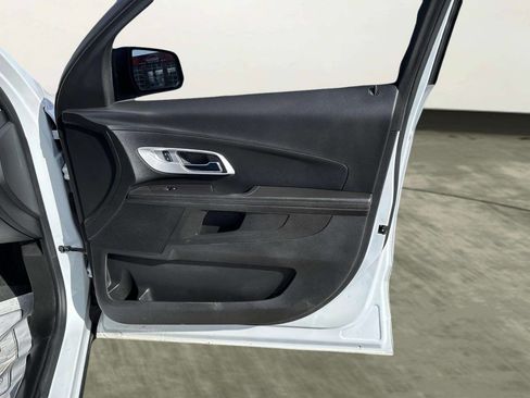 Used 2017 Chevrolet Equinox LS image 22