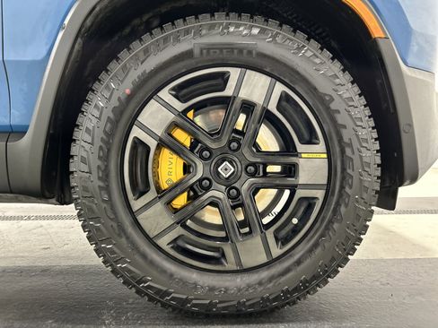 Used 2022 Rivian R1T Adventure image 11