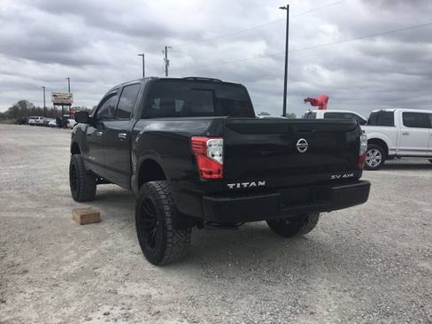 Used 2019 Nissan Titan SV w/ SV Convenience Package AWD/4WD image 5