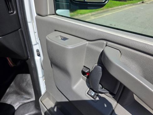 Used 2018 Chevrolet Express 2500 w/ Driver Convenience Package image 24