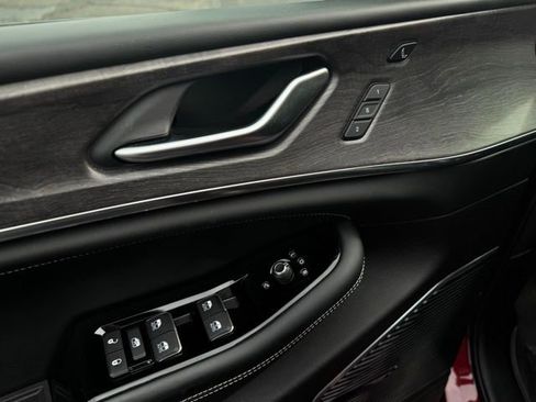 Certified 2022 Jeep Grand Cherokee Overland w/ Adv Protech Group III image 17