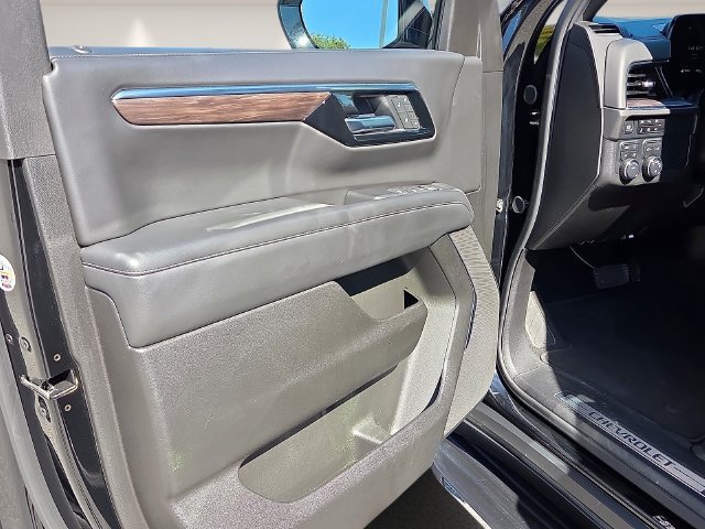Used 2025 Chevrolet Tahoe LT AWD/4WD image 17