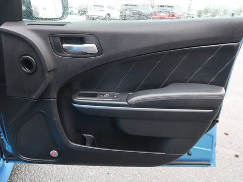 Used 2016 Dodge Charger R/T Scat Pack w/ Technology Group image 39