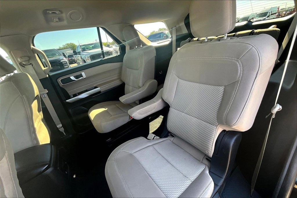 Used 2023 Ford Explorer XLT AWD/4WD image 27