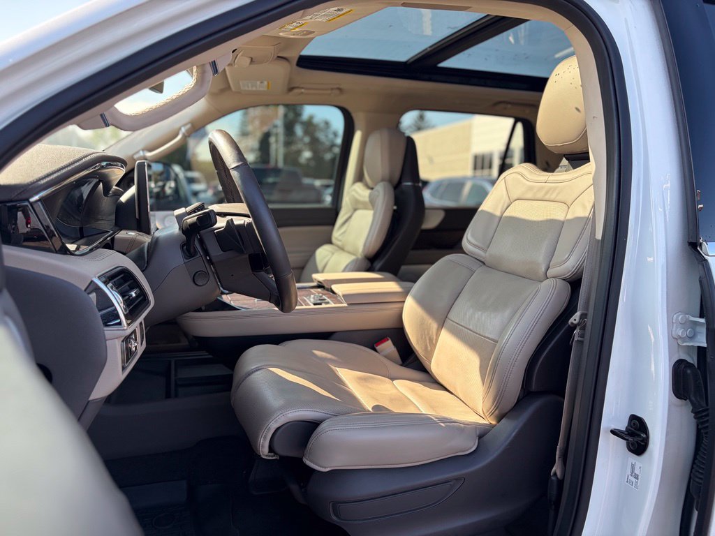 Used 2023 Lincoln Navigator Reserve AWD/4WD image 27