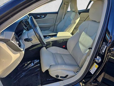 Used 2019 Volvo S60 T5 Inscription image 15