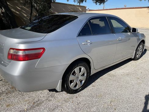 Used 2009 Toyota Camry LE FWD image 6