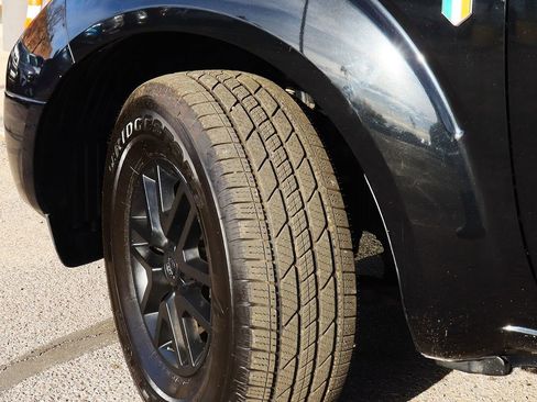 Used 2018 Nissan Frontier SV image 5