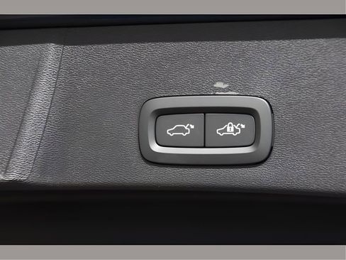 New 2026 Volvo XC40 B5 Ultra w/ Protection Package Premier image 33